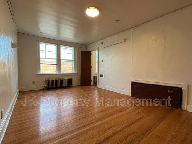 Photo - 310 5th St N