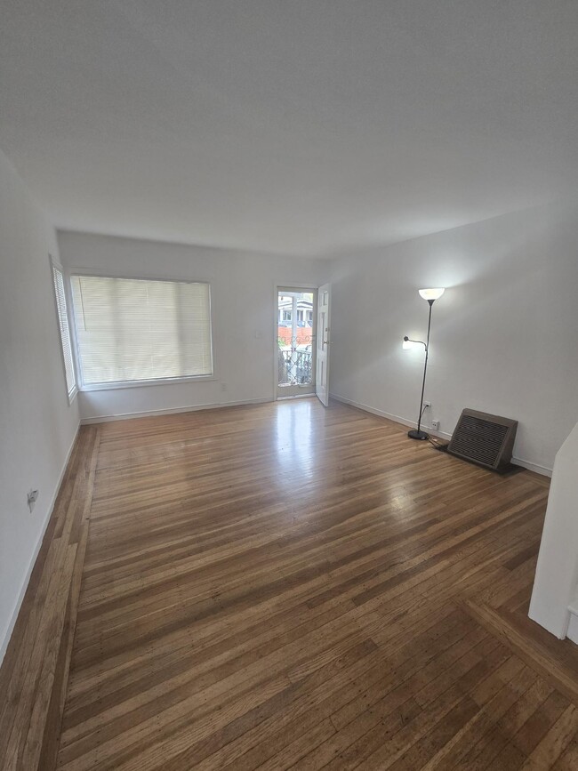 Living room - 3700 Magee Ave Unit 3700 Magee Oakland