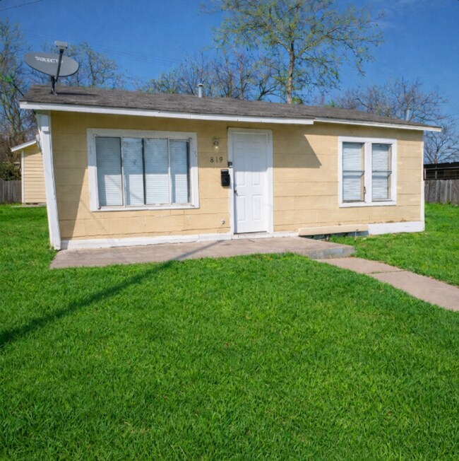 Photo - Great Home Near AT&T Center and Downtown!