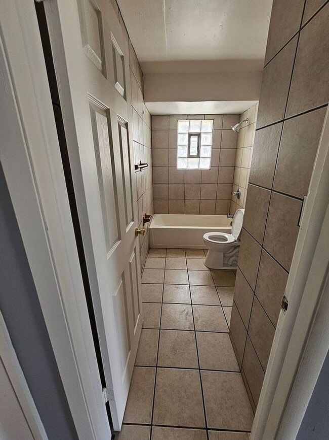 Photo - 6914-6916-6916 N 42nd St Casa