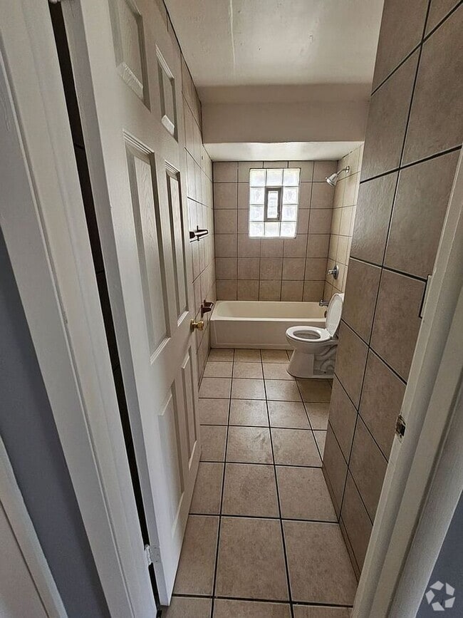 Building Photo - 6914-6916-6916 N 42nd St Rental