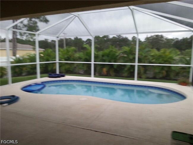 Building Photo - 2026 NE 33rd Terrace