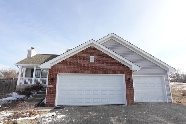 Building Photo - 2140 Maxine Ln