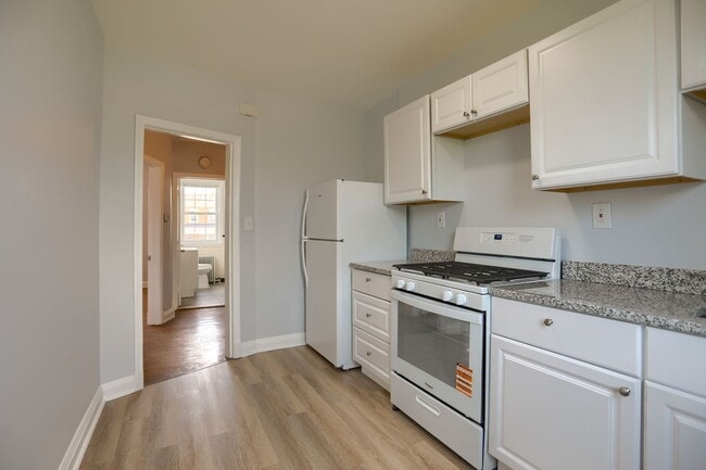 Building Photo - 1323 N Kenwood Ave Unit 2