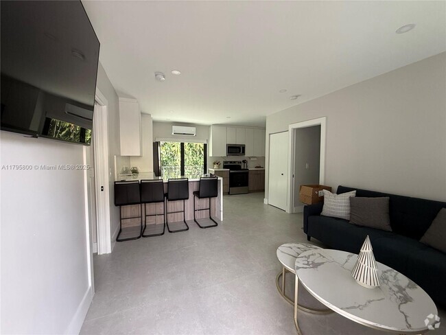 Building Photo - 1050 NE 9th Ave Unit 1-4 Rental