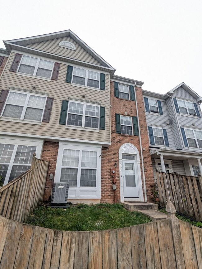 Photo - Recently renovated townhome in Ballenger C...