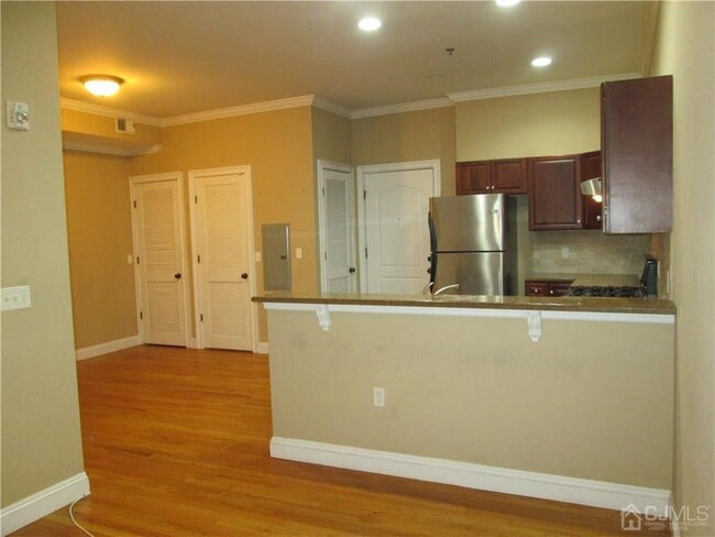 Photo - 547 Sayre Ave Unit 202