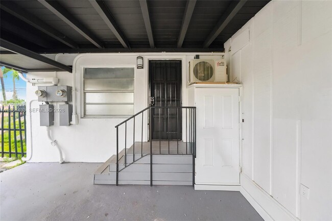 Building Photo - 3500 NW 1st St Unit B