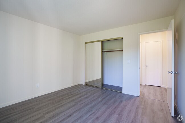 1BR, 1BA - 610SF - Bedroom
