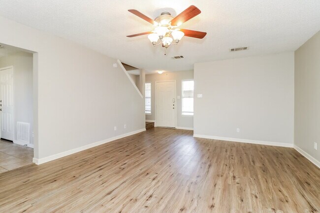 Photo - 4821 Woodstock Dr