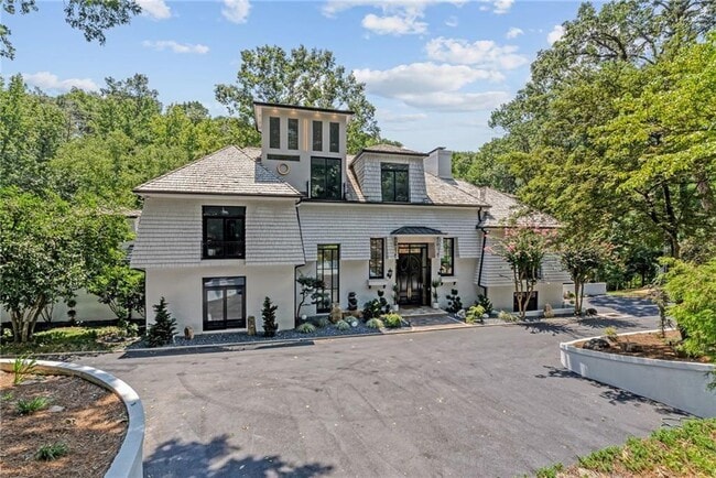 3946 Paces Ferry Rd NW
