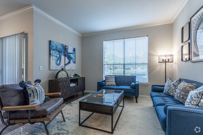 1BR, 1BA - 669SF
