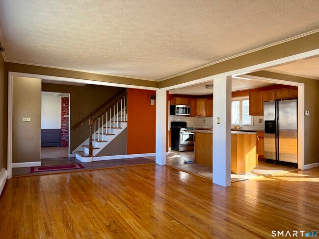 Photo - 44 Crabapple Rd