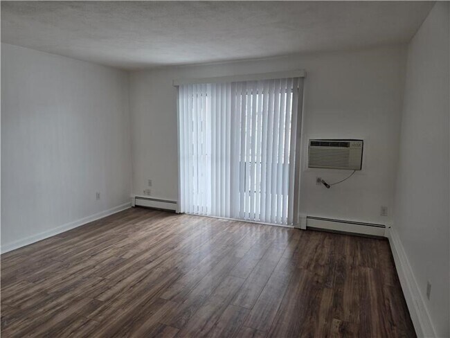 Photo - 172 Summer St Unidad 15