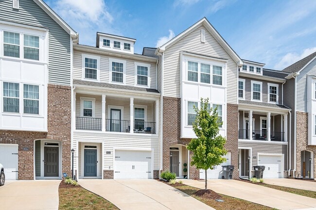 Building Photo - Gorgeous and Modern Home Available