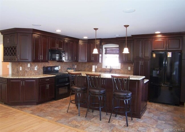 Photo - 100 Lake Promenade