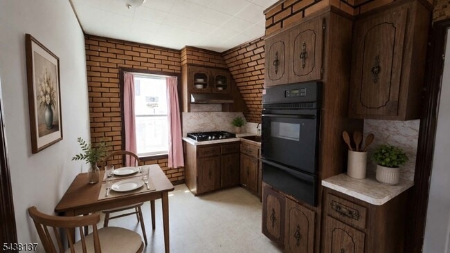 Building Photo - 7 Frederick Terrace Unit 3
