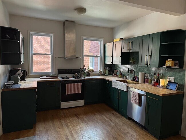 Building Photo - 133 Columbia St Unit 1 Rental