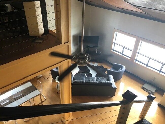 Building Photo - University Tower Upgraded Pent House! Unit 908