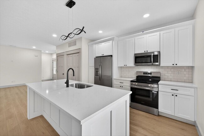 Photo - 318-320 N Jefferson St