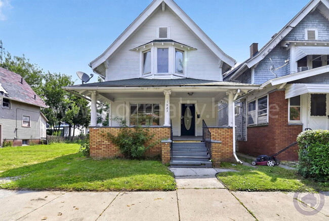 Building Photo - 1023 Shadowlawn Dr