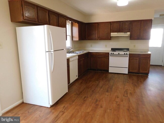 Photo - 106 Astoria Ct