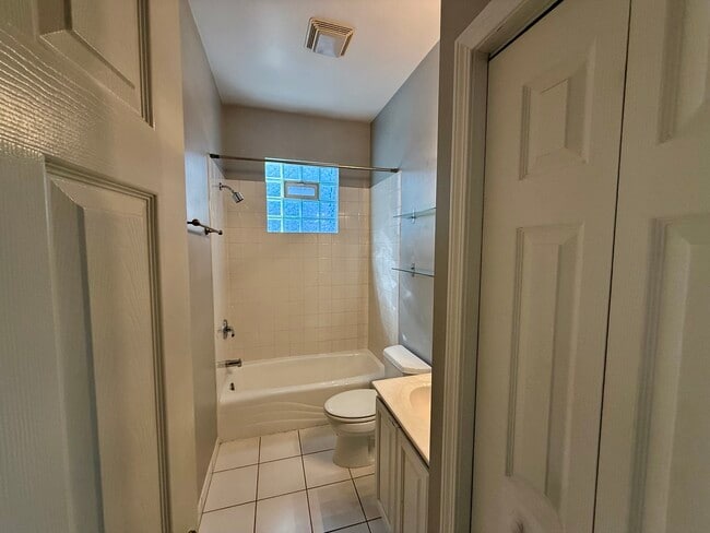 Photo - 2416 W Thomas St Unit 3
