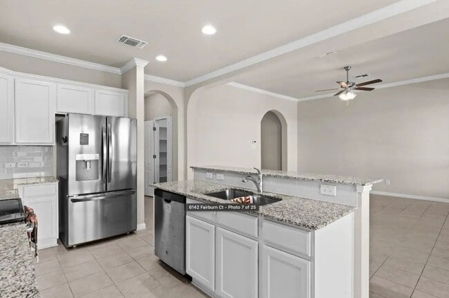 Photo - 6142 Fairburn