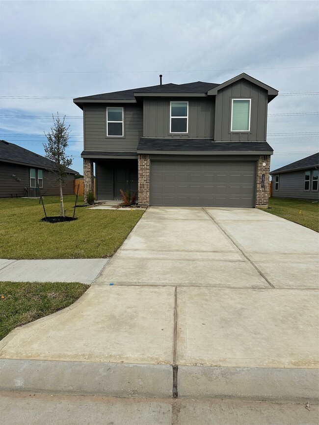 Building Photo - 18265 Descartes St