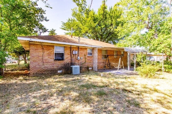 Photo - 2205 NW Smith Ave