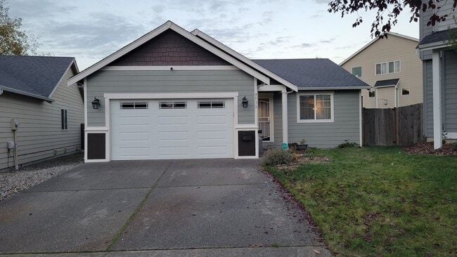 Building Photo - Amazing 3 br 2 bath ONE LEVEL home on full...