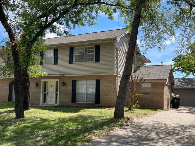 Photo - Bryan - 4 Bedroom - 2 bath - 2 story House with attached garage