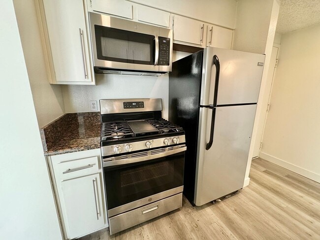 Photo - 3715 S Canfield Ave Unit 206