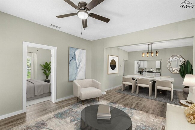 Photo - 2010 Joline St