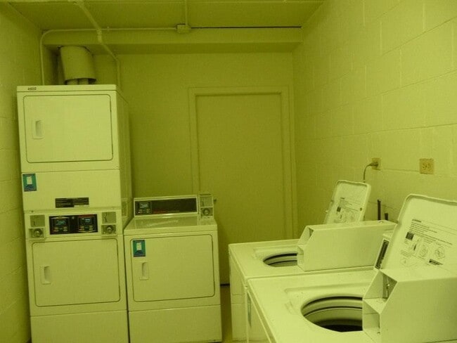 1813 Hemlock Plz Unit 208