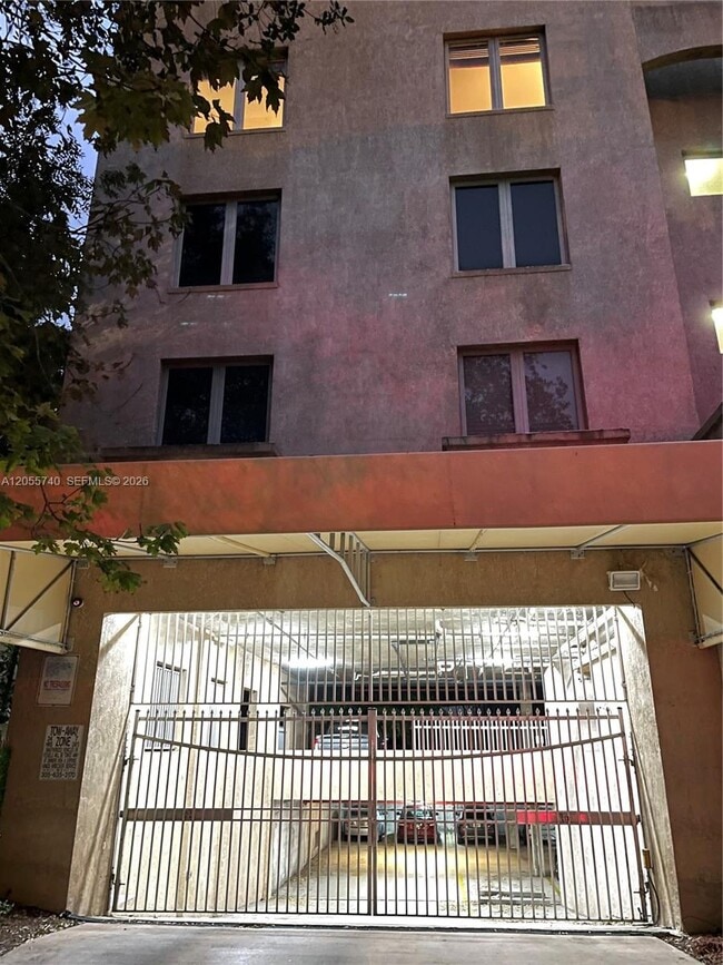 Photo - 2630 SW 28th St Unit 33