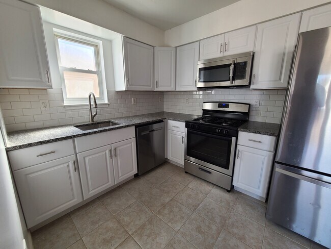 Photo - 75 Woodlawn Ave