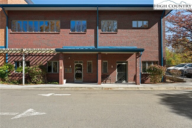 Photo - 610 State Farm Rd