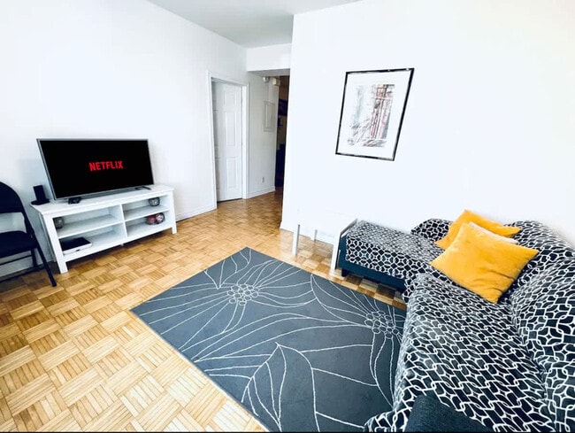 Building Photo - 4846 Rue Sainte-Catherine E Unit SI FL2-ID1543093P