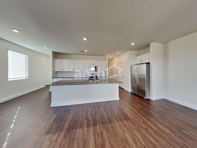 Photo - 872 Longwood Gdns St