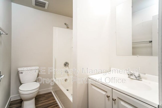 Photo - 18411 E Burnside St