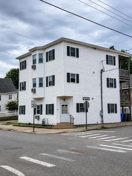 Building Photo - 562 Lake Ave