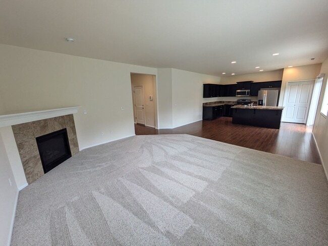 Photo - 3100 Eagle Loop NE