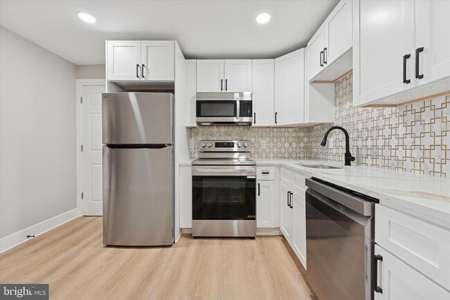 Building Photo - 417 W Elm St Unit 2