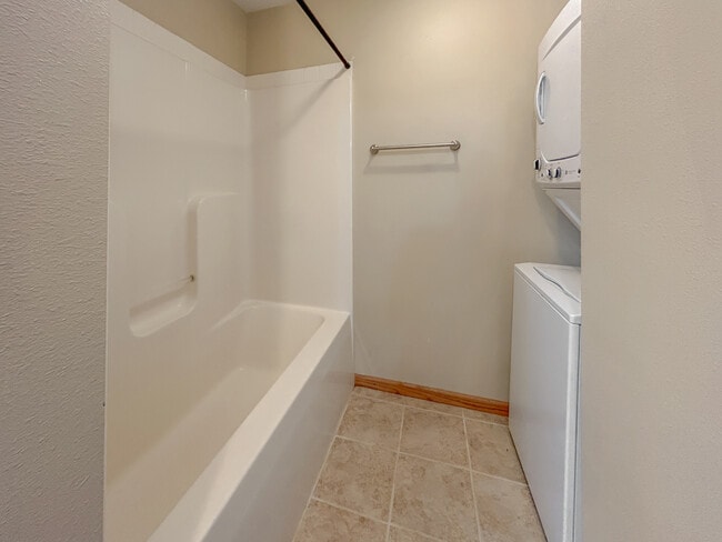 101 E Rose St Unit 2