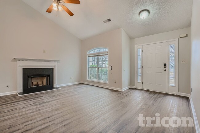 Photo - 4875 Larkspur Ln