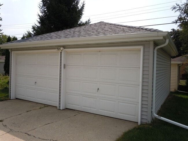 Photo - 949 E Lindbergh St