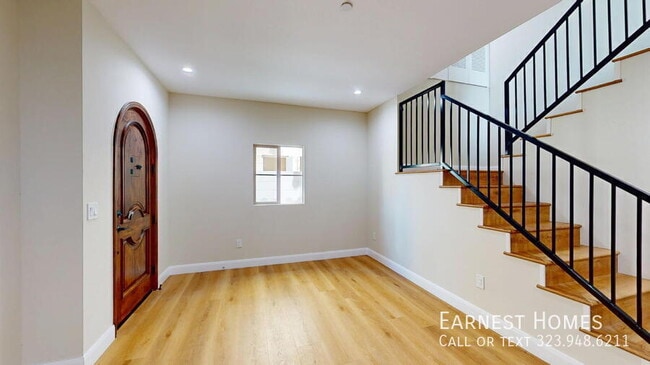 Photo - 310 N 3rd St Unidad A