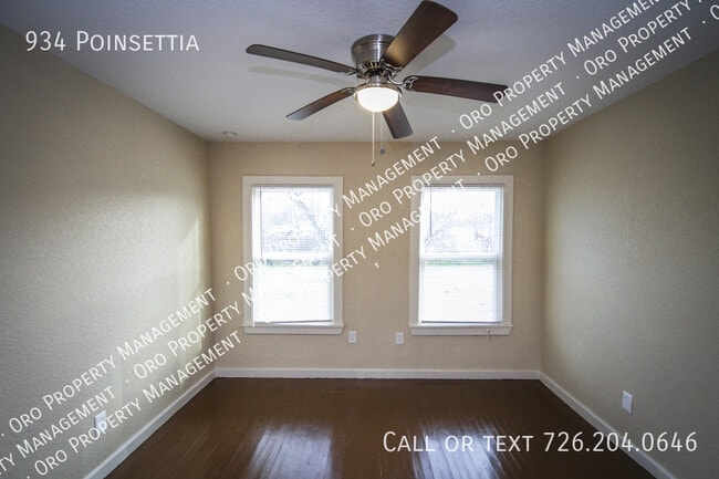 Photo - 934 Poinsettia-