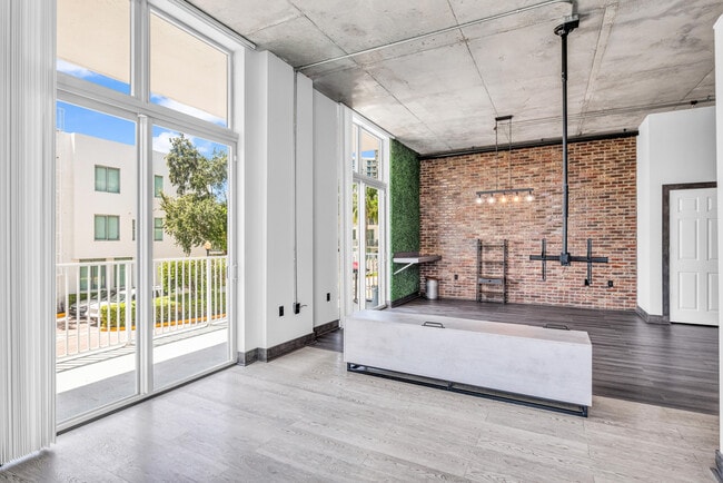 Photo - 2100 Van Buren St Unit 203